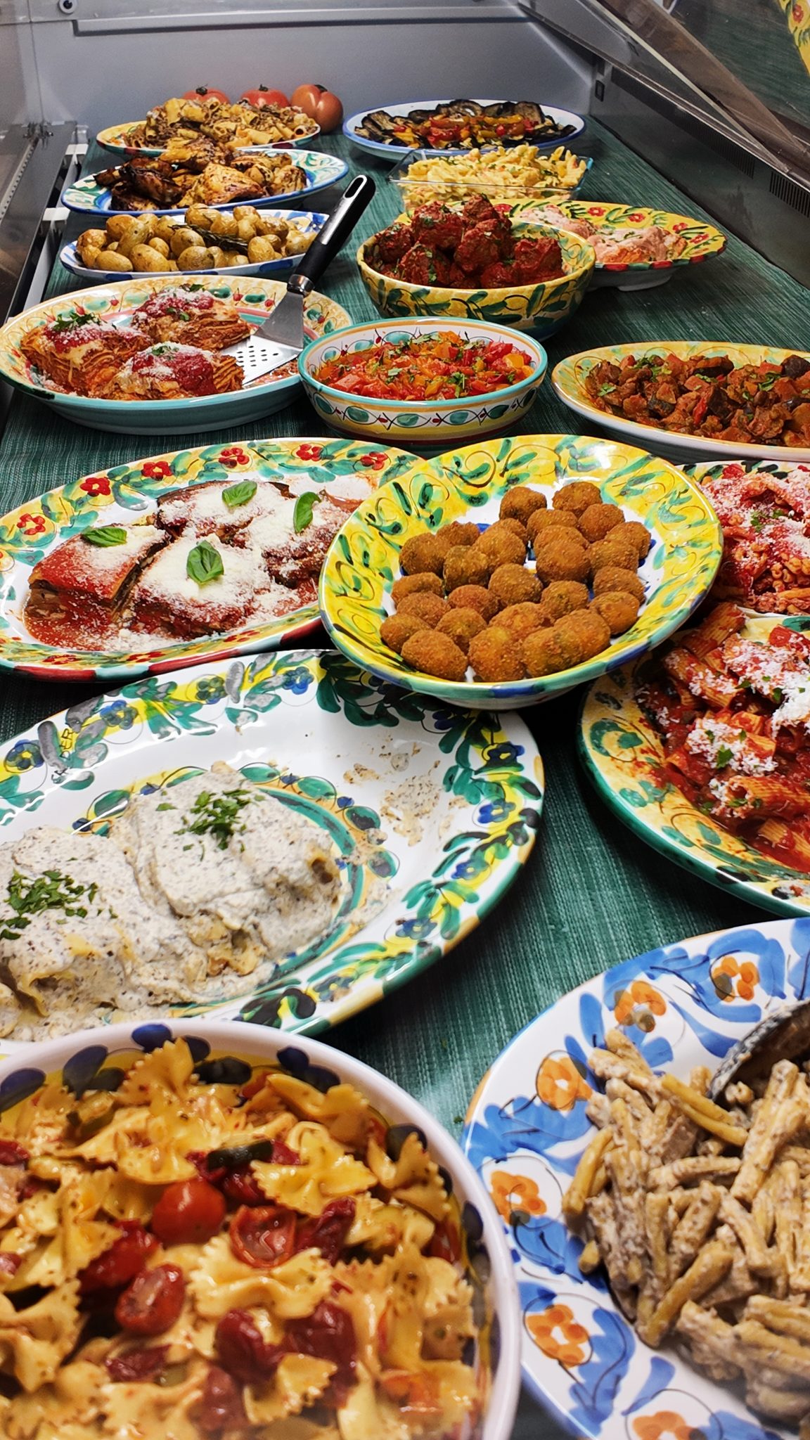 Een tafel vol Italiaanse gerechten van Il Fico
